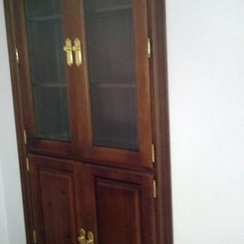 Carpintería Teótimo puerta oscura de madera