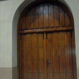 Carpintería Teótimo puerta grande de madera